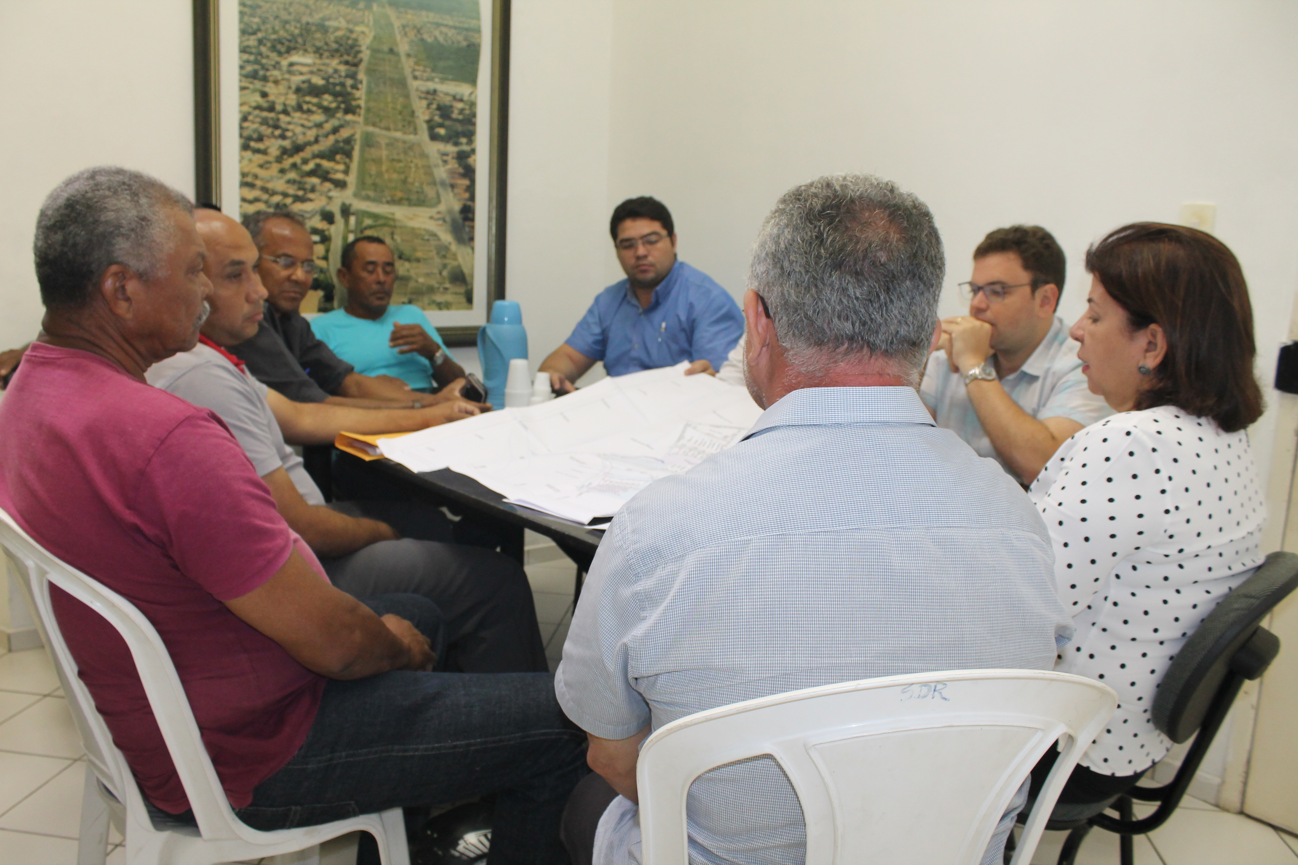 Reunião acertou destino de plantações de moradores do povoado Santa Helena.