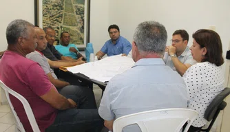 Reunião acertou destino de plantações de moradores do povoado Santa Helena.