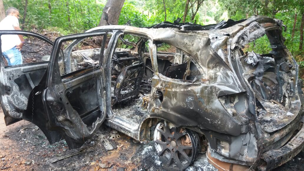 Carro utilizados pelos assaltantes durante a fuga.