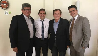 Mão Santa recebe deputado federal Paulinho da Força nesta segunda-feira.