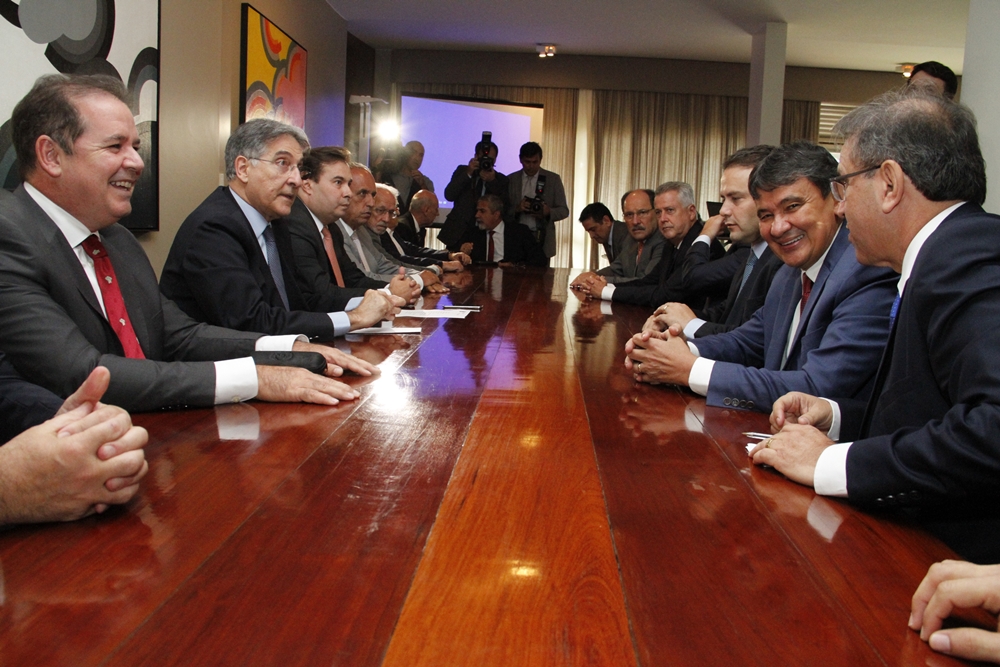 Wellington Dias encontra Rodrigo Maia em Brasília