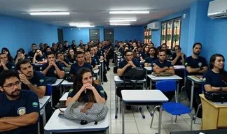 O curso começou no início de janeiro e está previsto para finalizar em março.