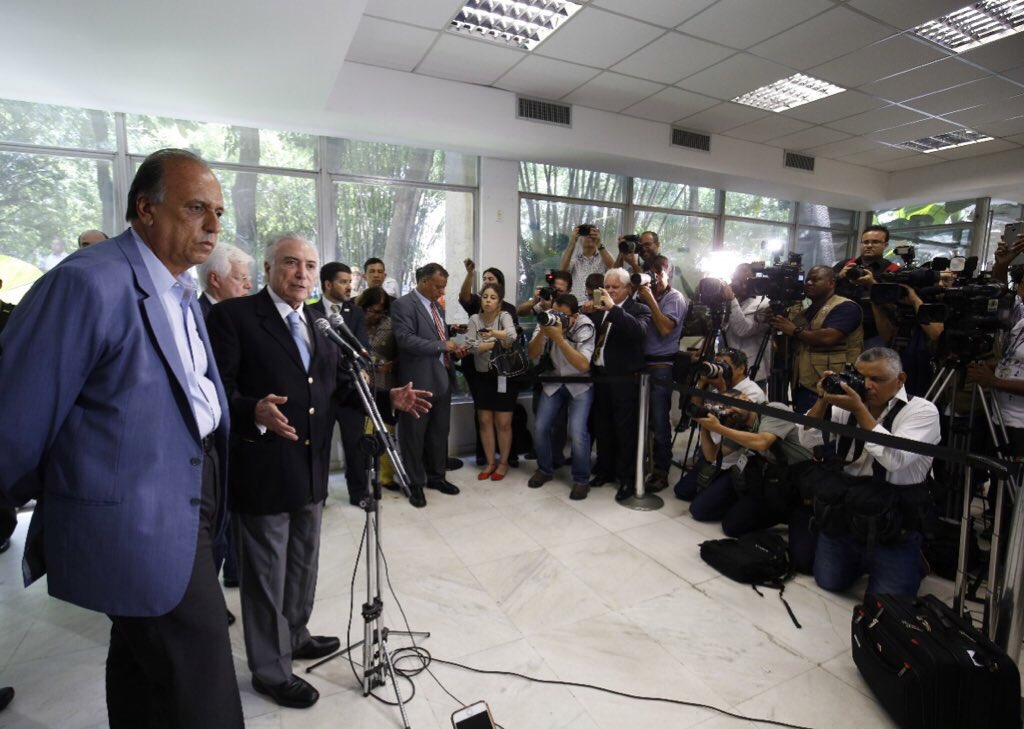 Na presença de autoridades, Temer anuncia a criação do novo Ministério.