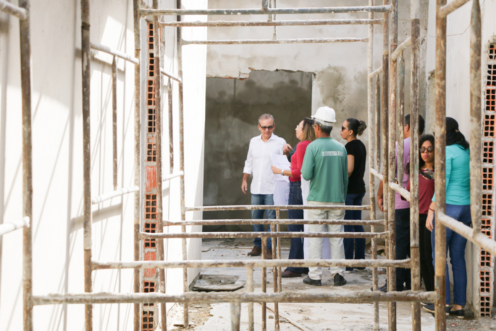 Firmino Filho visita obras na zona norte de Teresina.