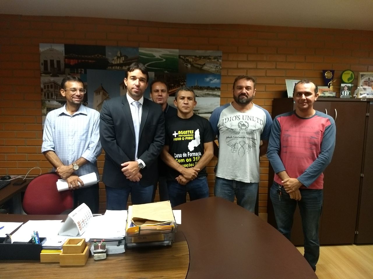 Reunião do Sinpoljuspi e do deputado Marden Menezes.