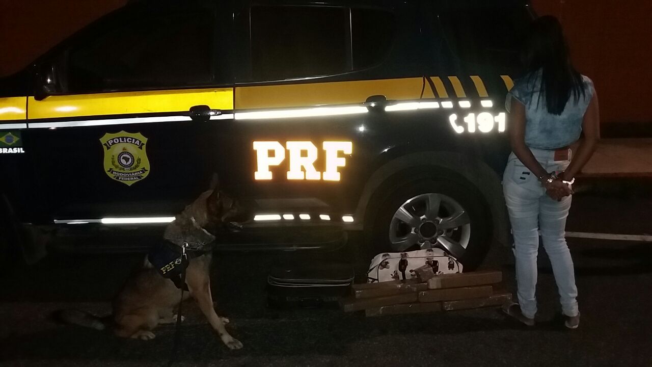 Mulher é presa com 8,8 kg de maconha em Pirirpiri.