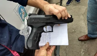 Homem é preso por ameaçar funcionário da Eletrobras com arma de fogo.