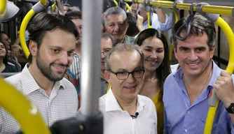 Políticos fazendo uso do transporte público