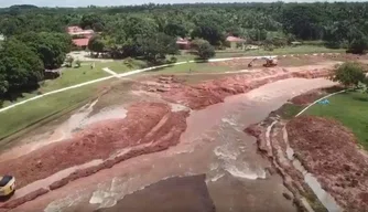 Canal é aumentado para reduzir pressão na barragem