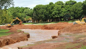 Escoamento da barragem do Bezerro