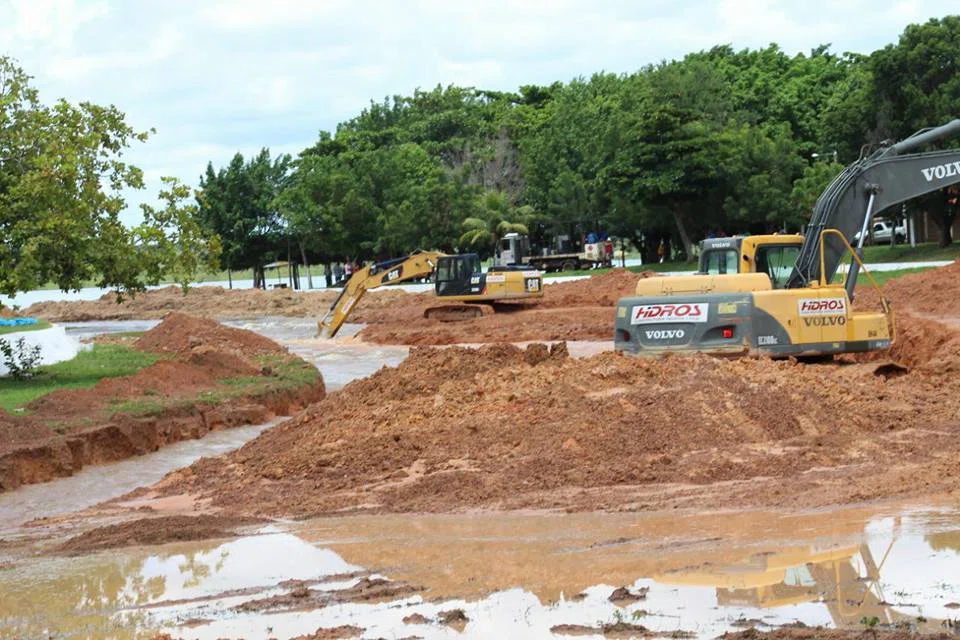 Escoamento da barragem do Bezerro