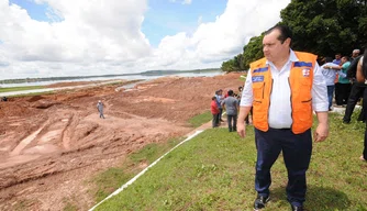 O ministro da Integração Nacional, Pádua Andrade, na Barragem do Bezerro