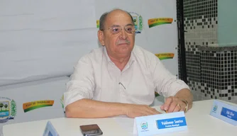 Prefeito Valdemar Santos.