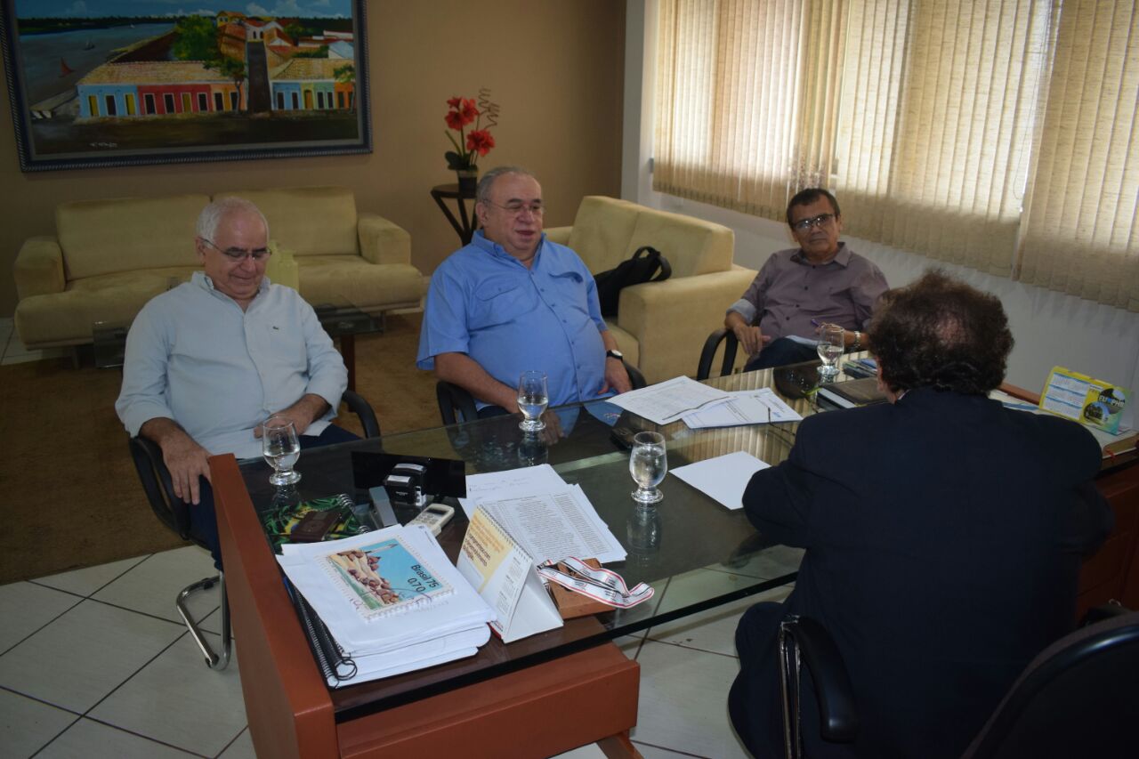 Deputado Heráclito Fortes visita prefeito Mão Santa.