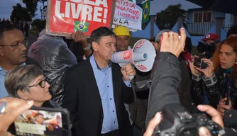 Wellington Dias visita Lula em Curitiba.