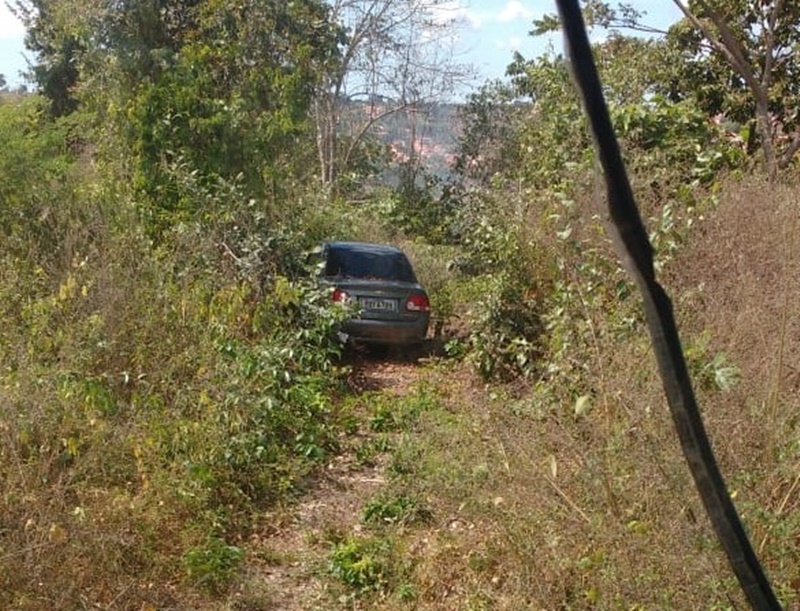 Carro apreendido no bairro Morros.