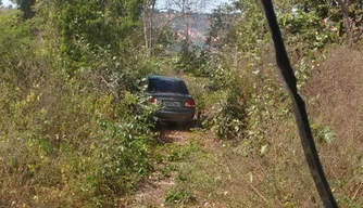 Carro apreendido no bairro Morros.