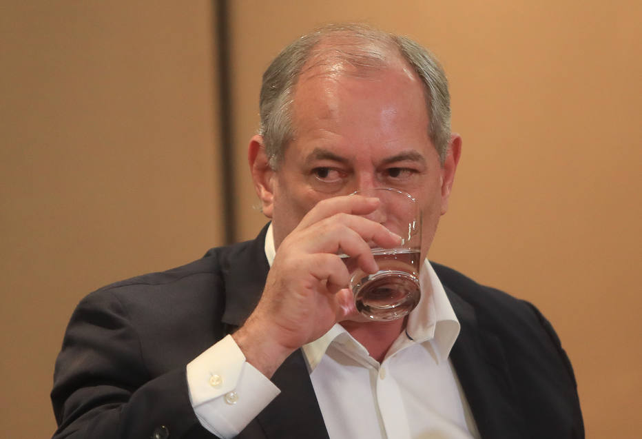 Presidenciável Ciro Gomes é criticado por xingamento a promotora.