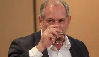 Presidenciável Ciro Gomes é criticado por xingamento a promotora.