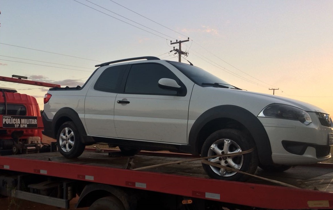 Carro recuperado pela Polícia Militar.