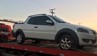 Carro recuperado pela Polícia Militar.