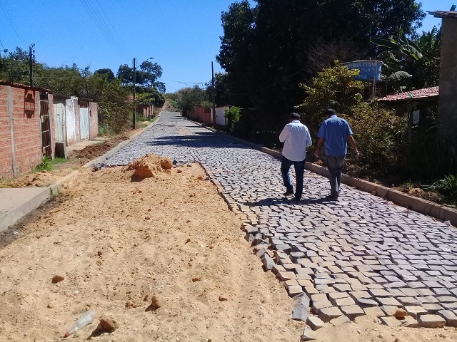 São quase 5 mil metros de calçamentos sendo construídos.