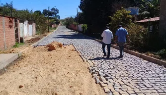 São quase 5 mil metros de calçamentos sendo construídos.