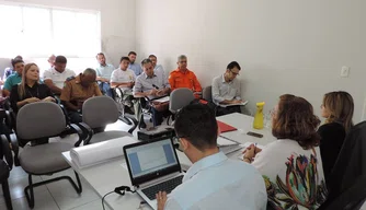 Representantes do Ministério Público Estadual e a comunidade unionense durante reunião.