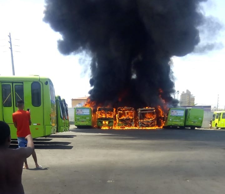 incêndio na garagem da Empresa Transcol