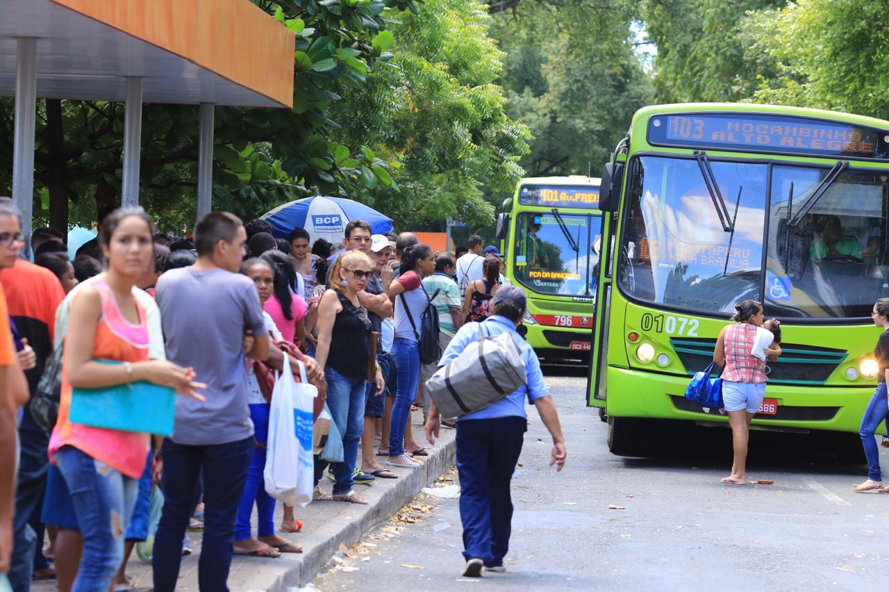 Falta de segurança nas paradas de ônibus