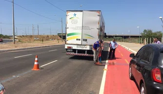 Laboratório Móvel do TCE-PI no prolongamento da Avenida Cajuína, em Teresina.