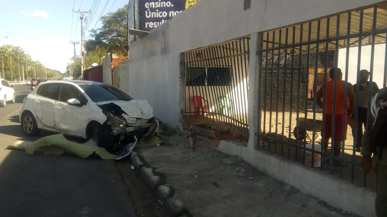 Acidente ocorreu na Avenida Marechal Castelo Branco.