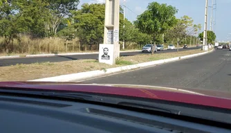 O rosto do candidato foi pintado na estrutura de concreto.