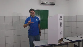 Luciano Nunes durante votação