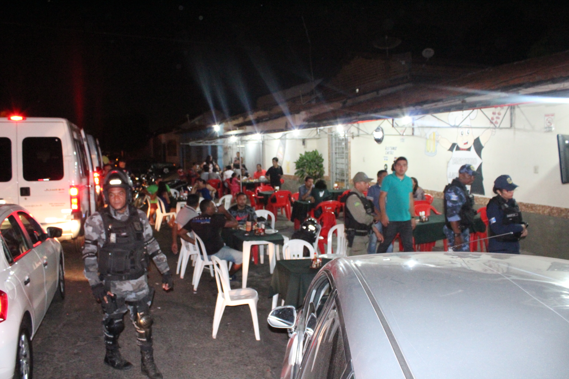 Ações do programa Vila Bairro Segurança aconteceram na madrugada desta desta sexta-feira (19).