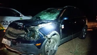 Acidente aconteceu na madrugada deste domingo (21)