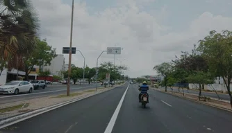 Corredor exclusivo de ônibus da avenida João XXIII.