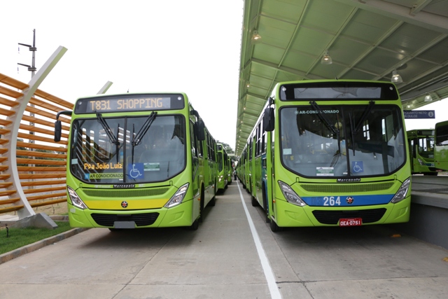 Ônibus, transporte público