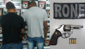 Os suspeitos estavam em posse de uma arma de fogo com munições intactas.