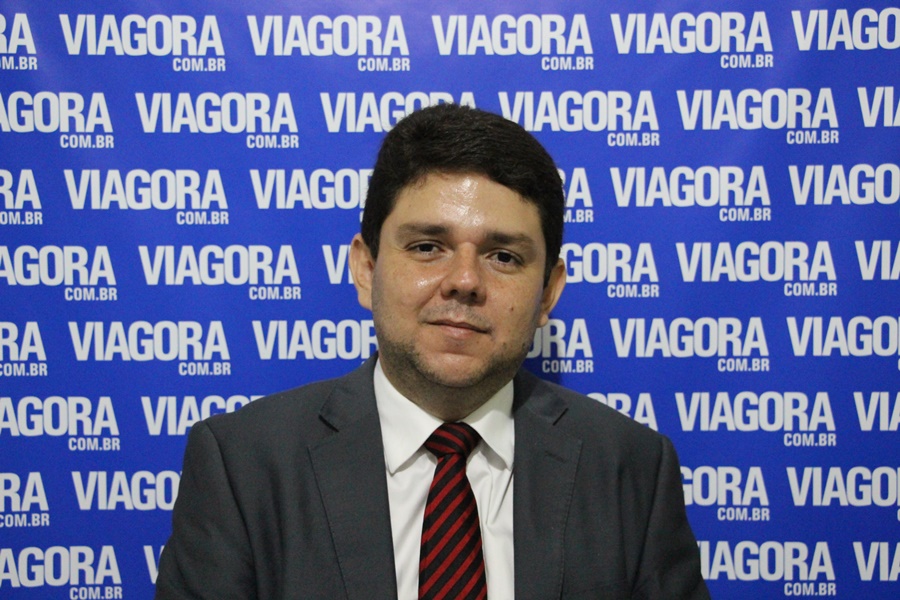 Advogado Carlos Henrique