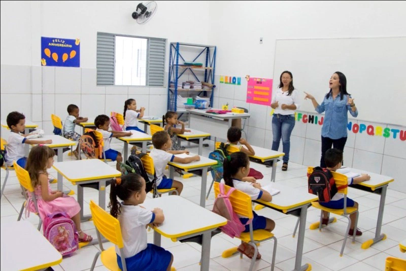 Prefeitura convoca 108 professores para Educação Infantil e anos iniciais do Ensino Fundamental.