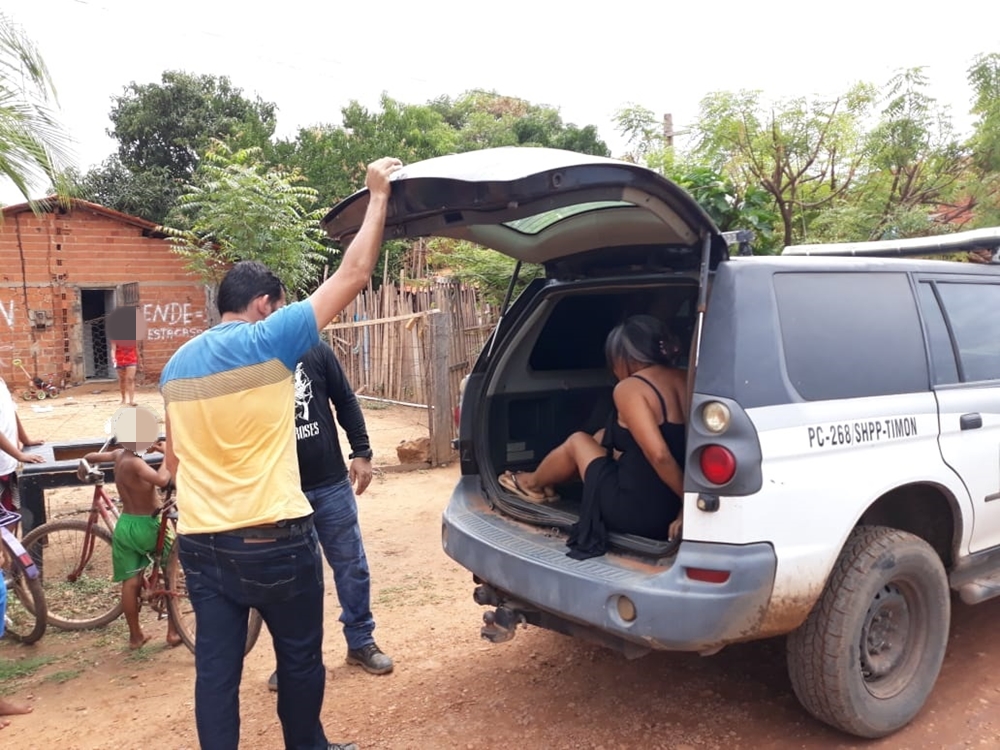 Mauricélia foi presa na Vila do Bec II, acusada de tráfico de drogas.