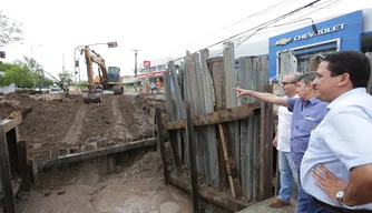 Obra busca garantir drenagem das águas das chuvas na região.