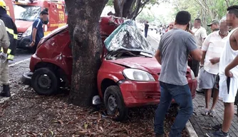 O motorista não resistiu à batida.