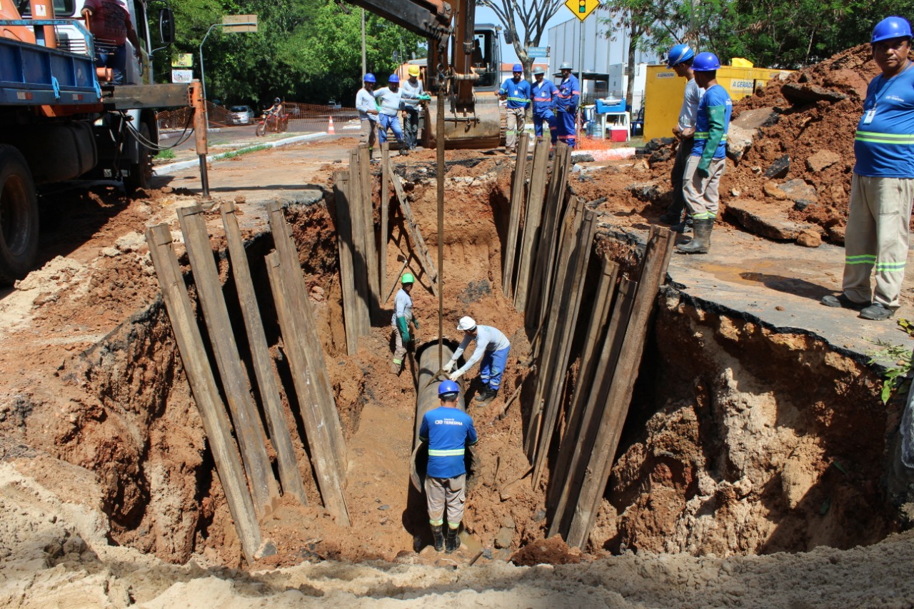 Cratera se abriu na Avenida Maranhão na tarde de ontem (19).