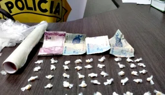 Objetos apreendidos pelo Departamento de Narcóticos em poder do acusado.