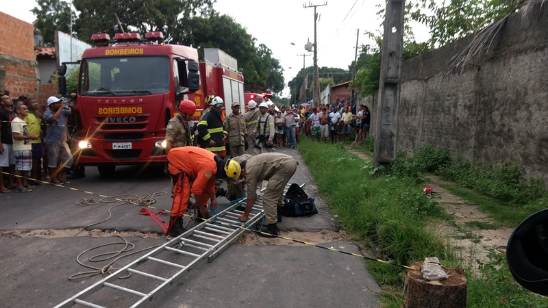 Homem morre após subir em poste na zona Leste