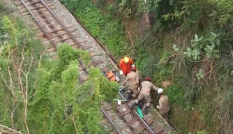 Corpo de Bombeiros realizaram o resgate na tarde deste sábado (12).