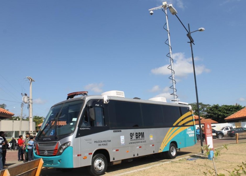 O ônibus retorna ao funcionamento para auxiliar as equipes.