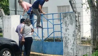 Maria das Graças nega que tenha pulado o portão.